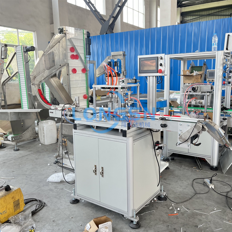 آلة تجميع الغطاء البلاستيكي