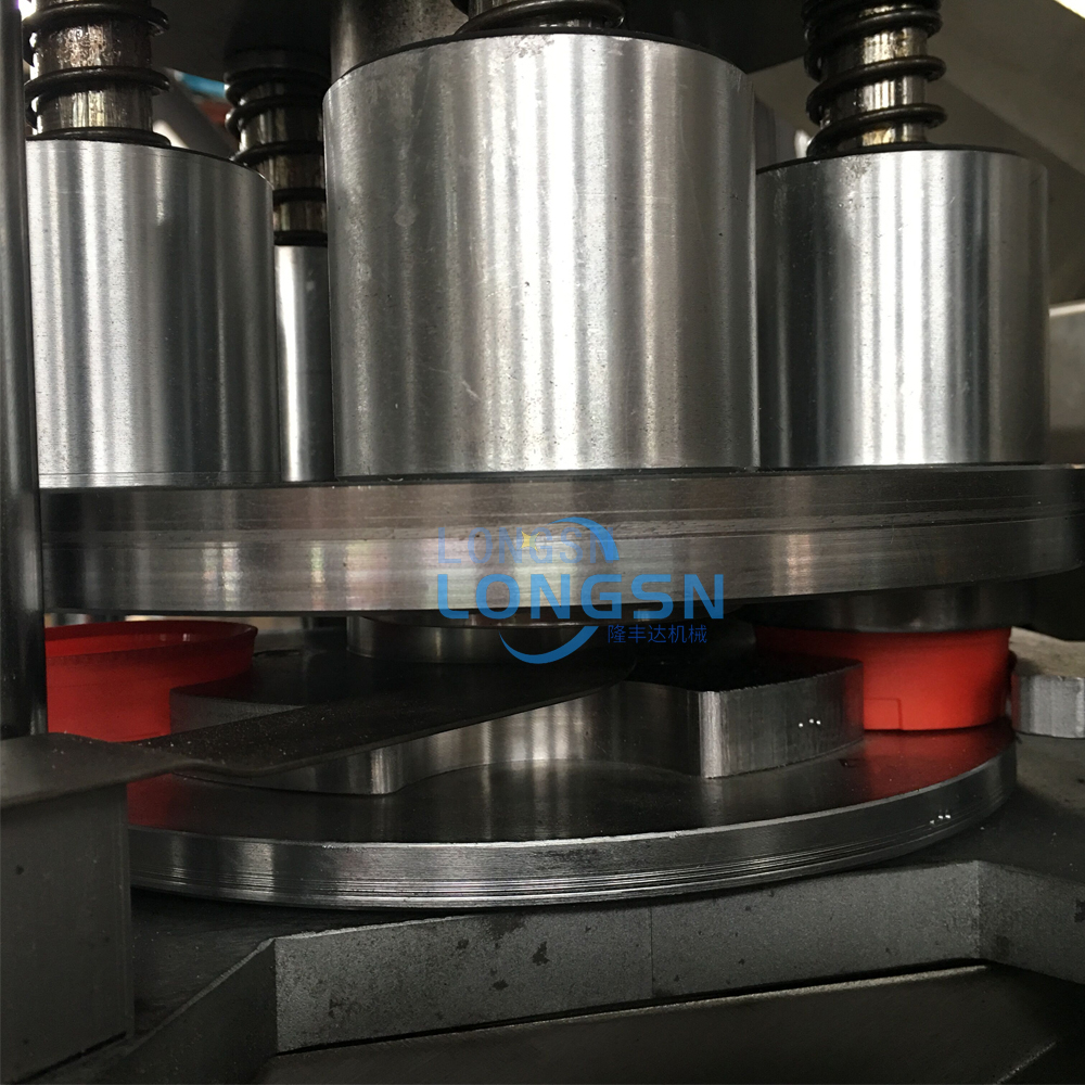 آلة فتحات الغطاء