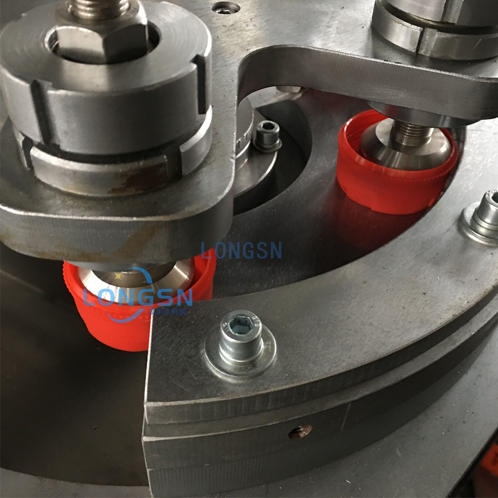 آلة فتحات الغطاء