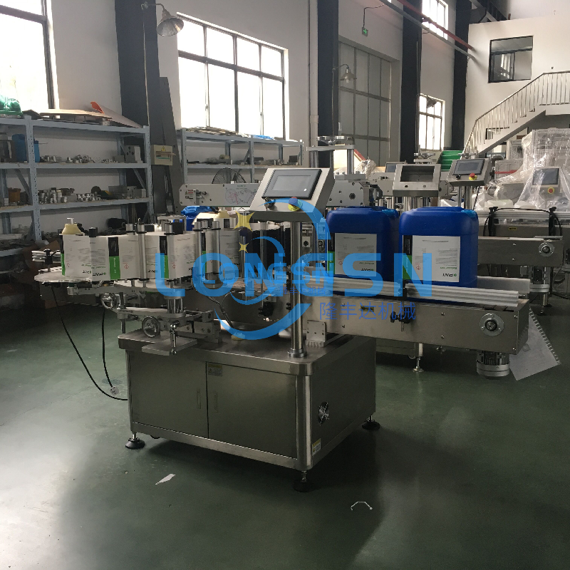 آلة وضع الملصقات