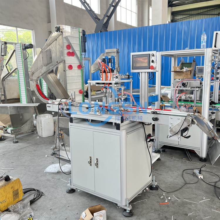 آلة تجميع الغطاء البلاستيكي