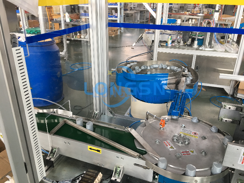 آلة إغلاق كاب