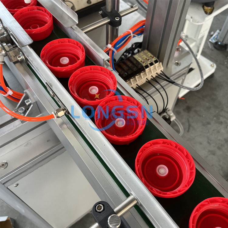 آلة تجميع الغطاء البلاستيكي